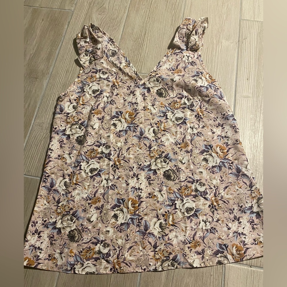 NWT Emery Rose Ruffled Sleeve Tank